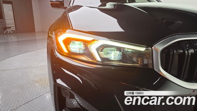 BMW 3-Series 320i