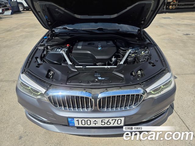 BMW 5-Series 530i xDrive Luxury Plus