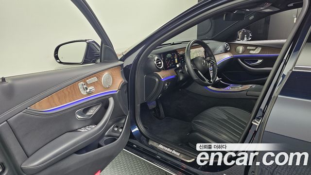 Mercedes-Benz E-Class E300e 4MATIC Exclusive
