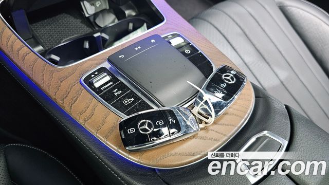 Mercedes-Benz E-Class E300e 4MATIC Exclusive
