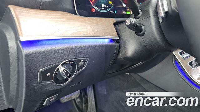 Mercedes-Benz E-Class E300e 4MATIC Exclusive
