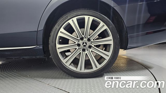 Mercedes-Benz E-Class E300e 4MATIC Exclusive
