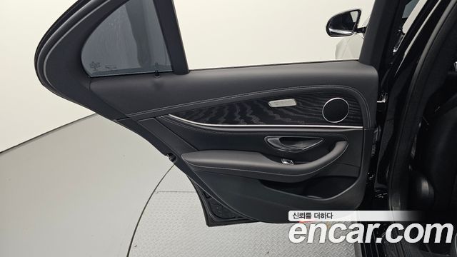 Mercedes-Benz E-Class E220d 4MATIC AMG Line