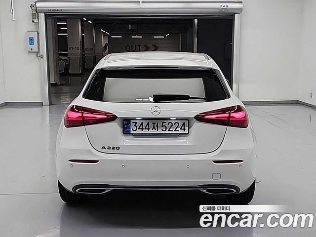 Mercedes-Benz A-Class A220 Hatchback