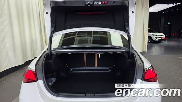 Mercedes-Benz E-Class E200 Avantgarde