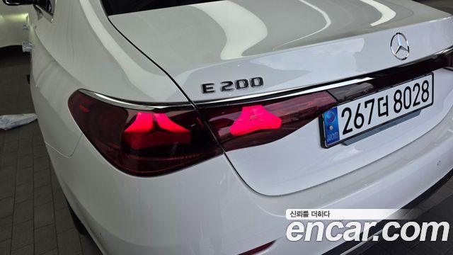 Mercedes-Benz E-Class E200 Avantgarde