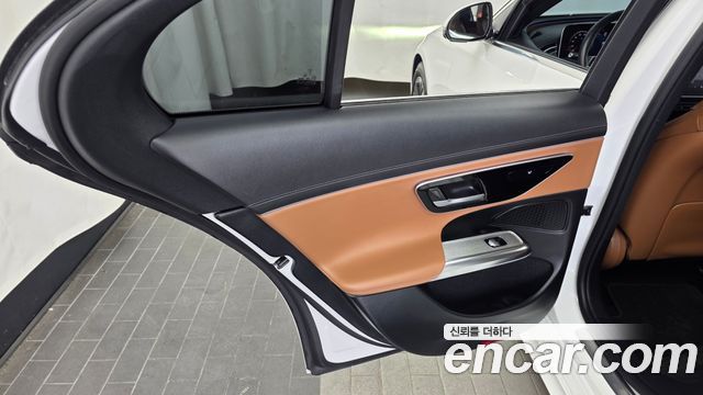 Mercedes-Benz E-Class E200 Avantgarde