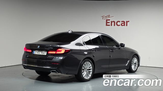 BMW 5-Series 520i Luxury