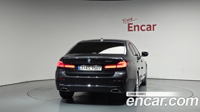 BMW 5-Series 520i Luxury