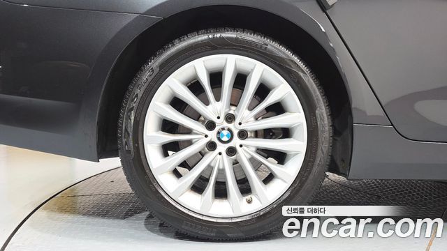 BMW 5-Series 520i Luxury