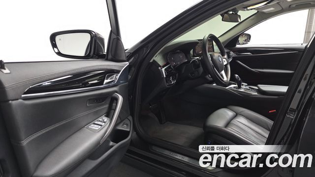 BMW 5-Series 520i Luxury