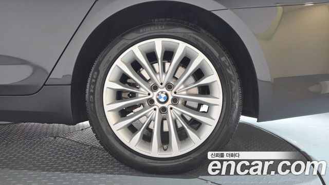 BMW 5-Series 520i Luxury