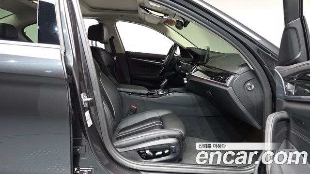 BMW 5-Series 520i Luxury