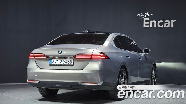 BMW 5-Series 520i