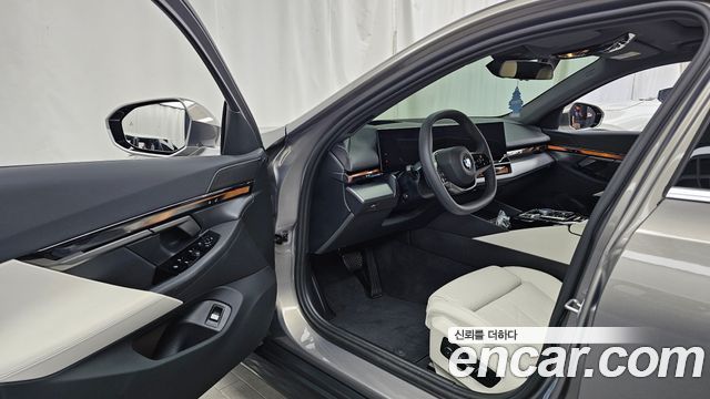 BMW 5-Series 520i