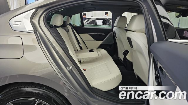 BMW 5-Series 520i