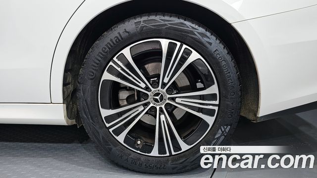 Mercedes-Benz E-Class E200 Avantgarde