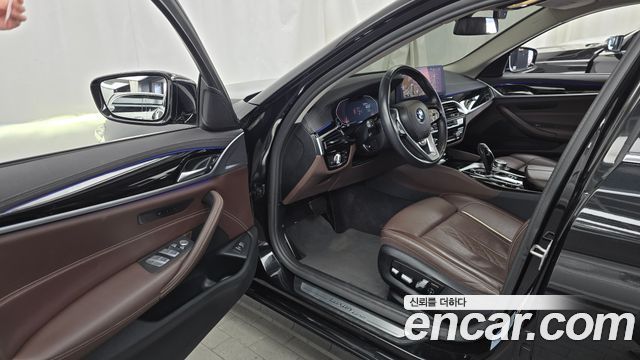 BMW 5-Series 523d xDrive Luxury