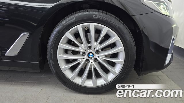 BMW 5-Series 523d xDrive Luxury