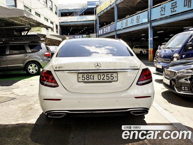 Mercedes-Benz E-Class E300 4MATIC Exclusive
