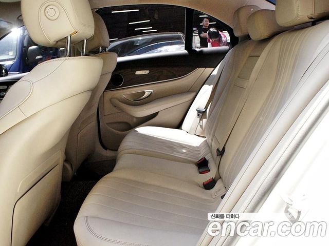 Mercedes-Benz E-Class E300 4MATIC Exclusive