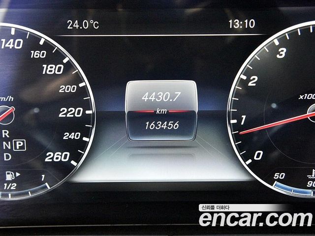 Mercedes-Benz E-Class E300 4MATIC Exclusive