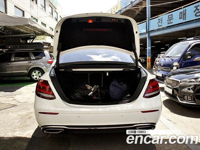Mercedes-Benz E-Class E300 4MATIC Exclusive