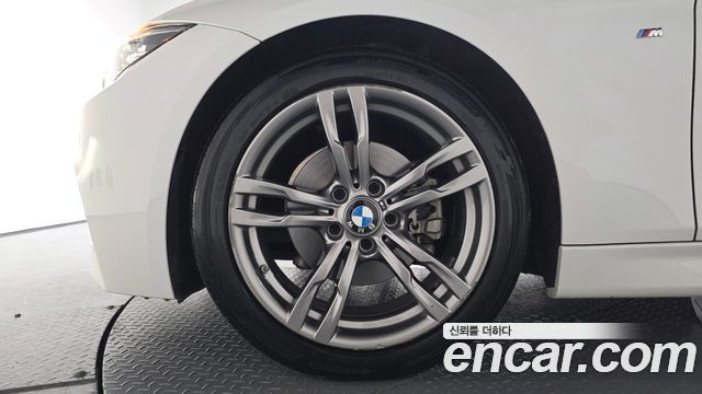 BMW 3-Series 320i M Sport Shadow
