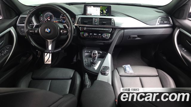BMW 3-Series 320i M Sport Shadow