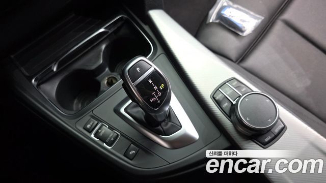BMW 3-Series 320i M Sport Shadow