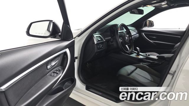 BMW 3-Series 320i M Sport Shadow