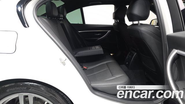 BMW 3-Series 320i M Sport Shadow