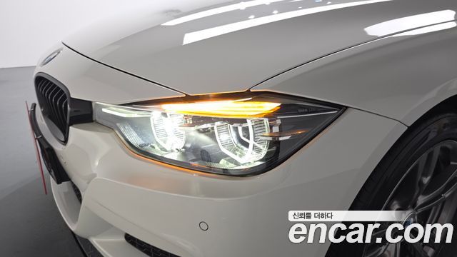 BMW 3-Series 320i M Sport Shadow