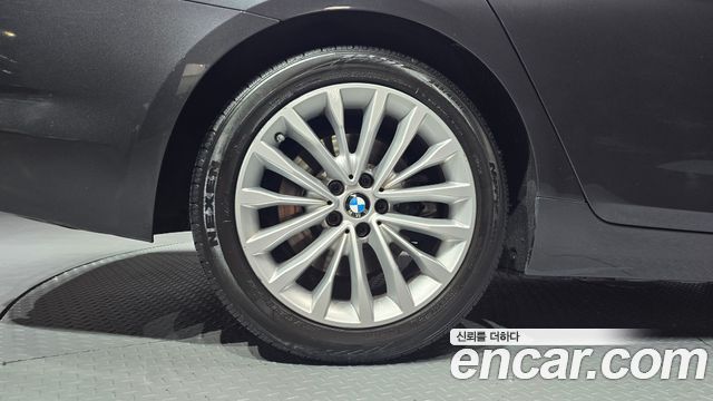 BMW 5-Series 520d xDrive Luxury Plus
