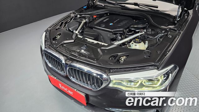 BMW 5-Series 520d xDrive Luxury Plus