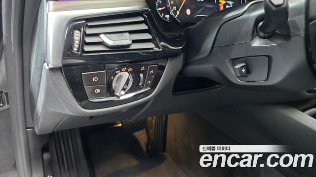 BMW 5-Series 520d xDrive Luxury Plus