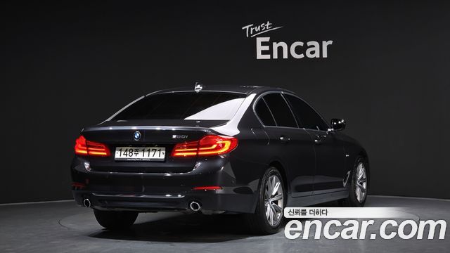 BMW 5-Series 520i Luxury