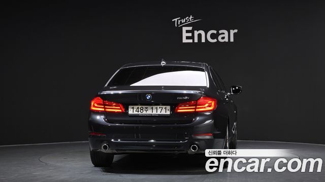 BMW 5-Series 520i Luxury