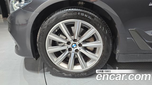 BMW 5-Series 520i Luxury