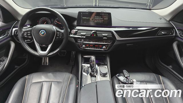 BMW 5-Series 520i Luxury