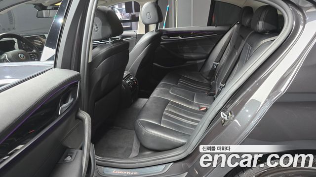 BMW 5-Series 520i Luxury