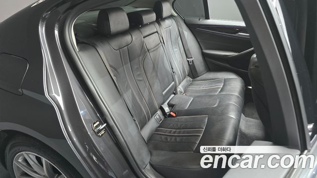 BMW 5-Series 520i Luxury