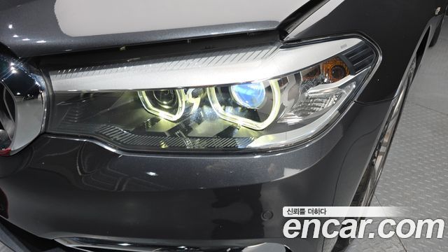 BMW 5-Series 520i Luxury