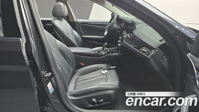 BMW 5-Series 520i Luxury