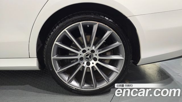 Mercedes-Benz E-Class E350 4MATIC AMG Line