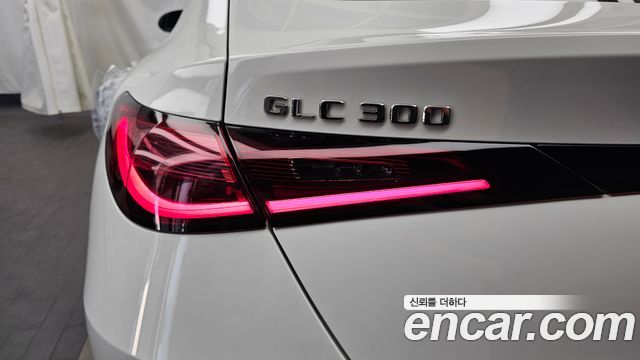 Mercedes-Benz GLC-Class GLC300 4MATIC Avnatgarde Coupe