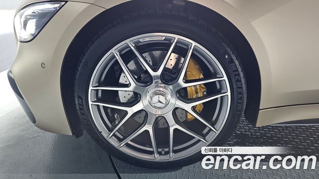 Mercedes-Benz AMG GT 4Door 43 4MATIC+ Dynamic golden daylight