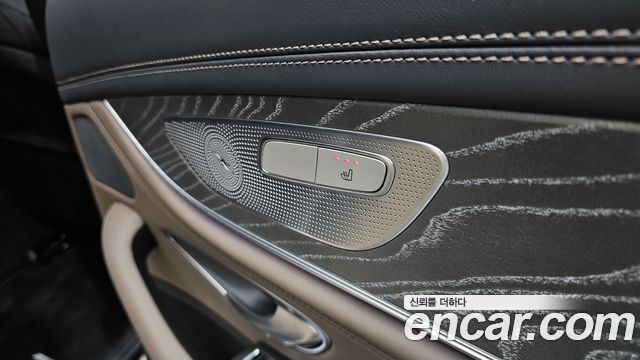 Mercedes-Benz AMG GT 4Door 43 4MATIC+ Dynamic golden daylight