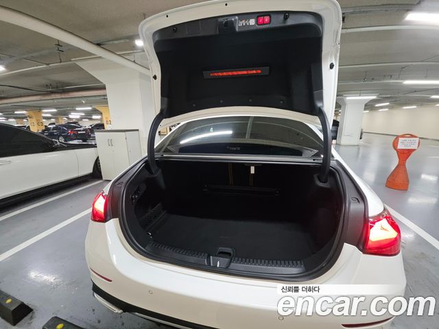Mercedes-Benz E-Class E300 4MATIC AMG Line