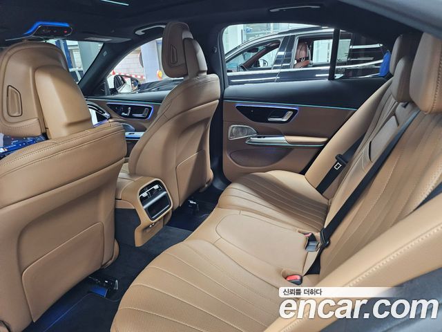 Mercedes-Benz E-Class E300 4MATIC AMG Line